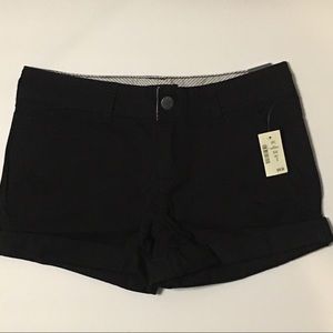 New Aeropostale Black Midi Shorts - Size 2